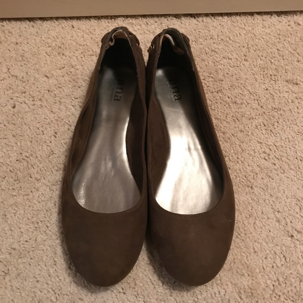 Ana Olive flats
